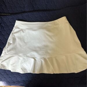 TOMMY BAHAMA golf skort with ruffled flounce hem, shorts with pockets underneath